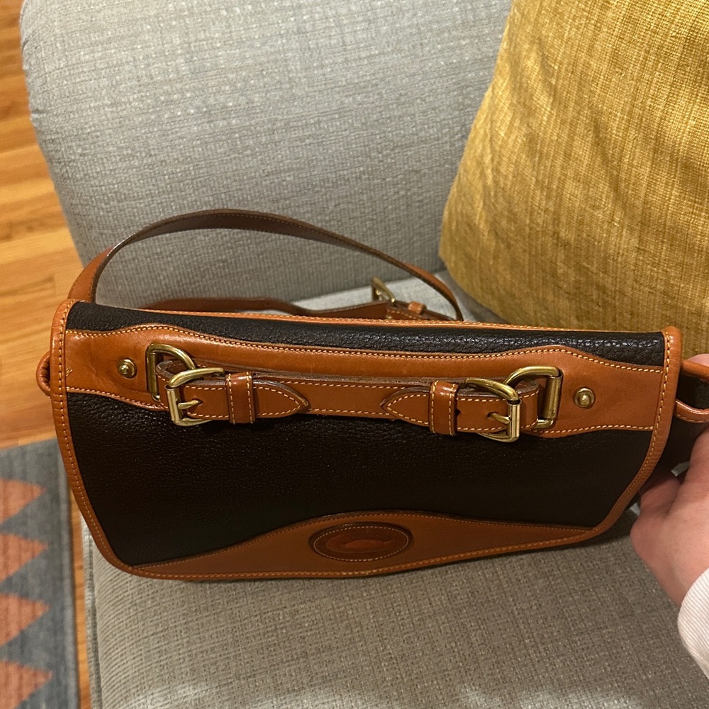 Vintage Black and Brown Leather Shoulder Bag - Picture 5 of 11